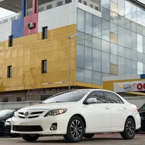 Toyota Corolla LE 4dr Sedan (1.8L 4cyl 4A) 2013 White