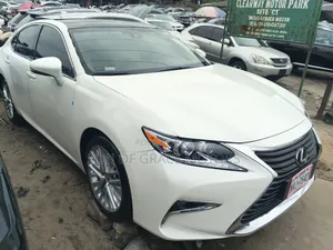 Lexus ES 2017 White