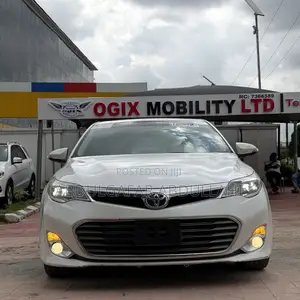 Toyota Avalon XLE Premium 4dr Sedan (3.5L 6cyl 6A) 2015 White