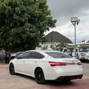 Toyota Avalon XLE Premium 4dr Sedan (3.5L 6cyl 6A) 2015 White