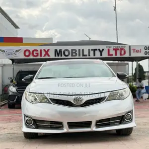 Toyota Camry SE V6 4dr Sedan (3.5L 6cyl 6A) 2013 Silver
