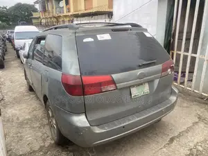 Toyota Sienna 2004 Gray