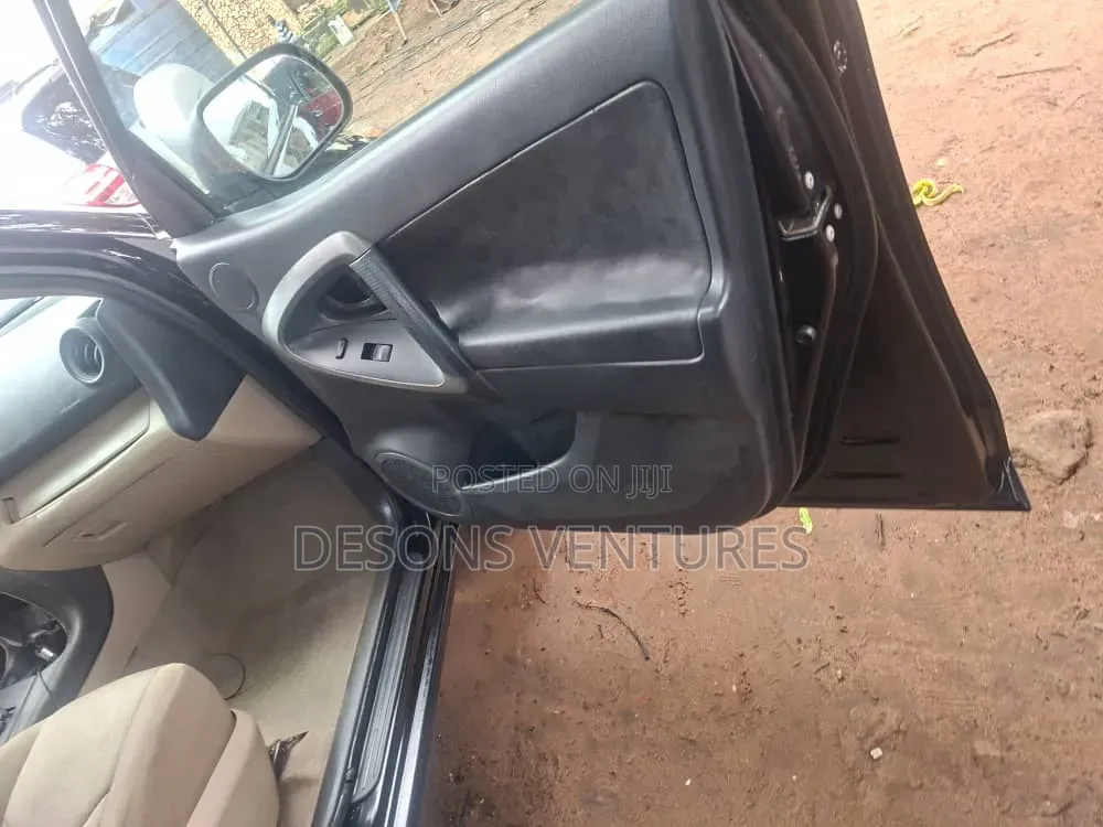 Toyota RAV4 2010 Black