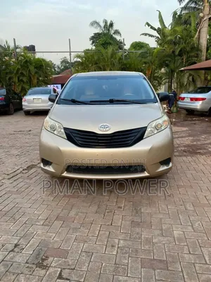 Toyota Sienna 2012 Gold
