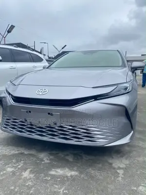 Toyota Camry SE 2025 Gray