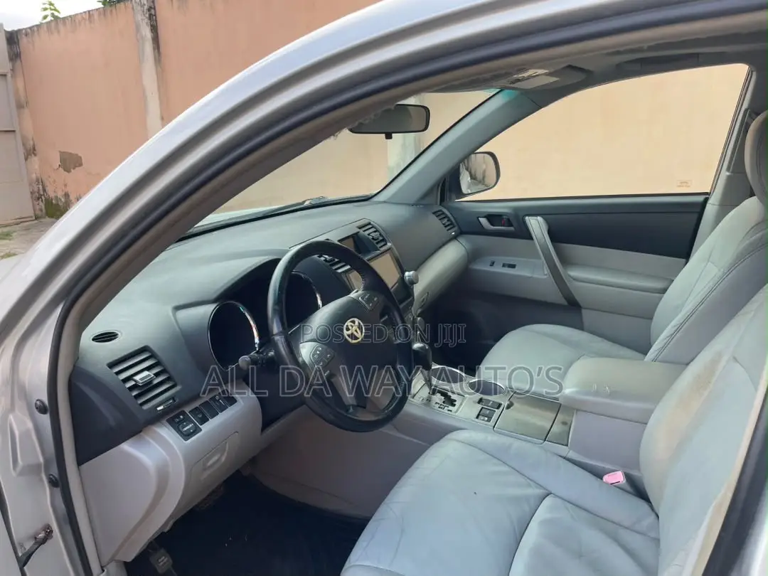 Toyota Highlander 2010 Silver