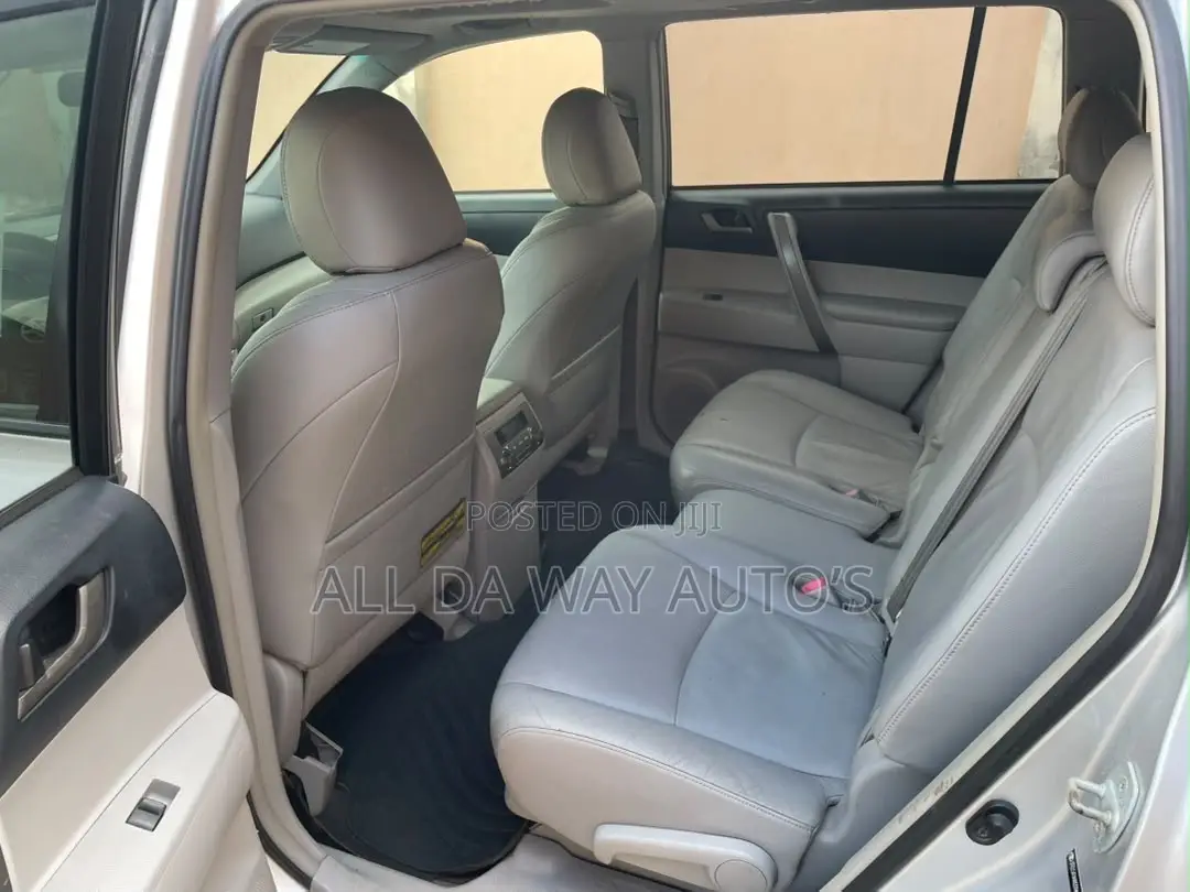 Toyota Highlander 2010 Silver