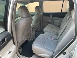 Toyota Highlander 2010 Silver