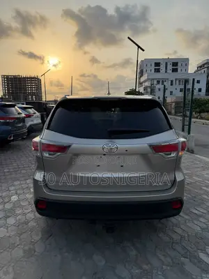 Toyota Highlander 2016 Gold