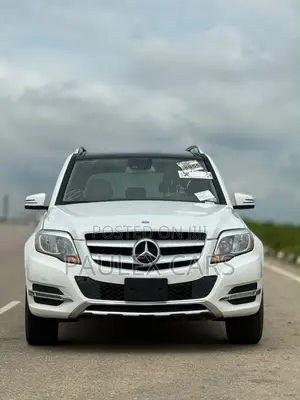 Mercedes-Benz GLK-Class Base GLK 350 4dr AWD 4MATIC (3.5L 6cyl 7A) 2015