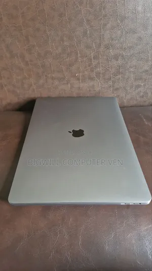 Laptop Apple MacBook 2019 32GB Intel Core i9 SSD 1T