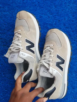 Akube/Thrift New Balance Sneakers