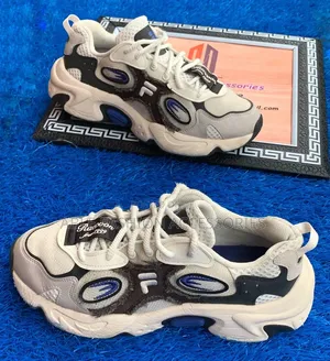 Akube/Thrift Fila Sneakers