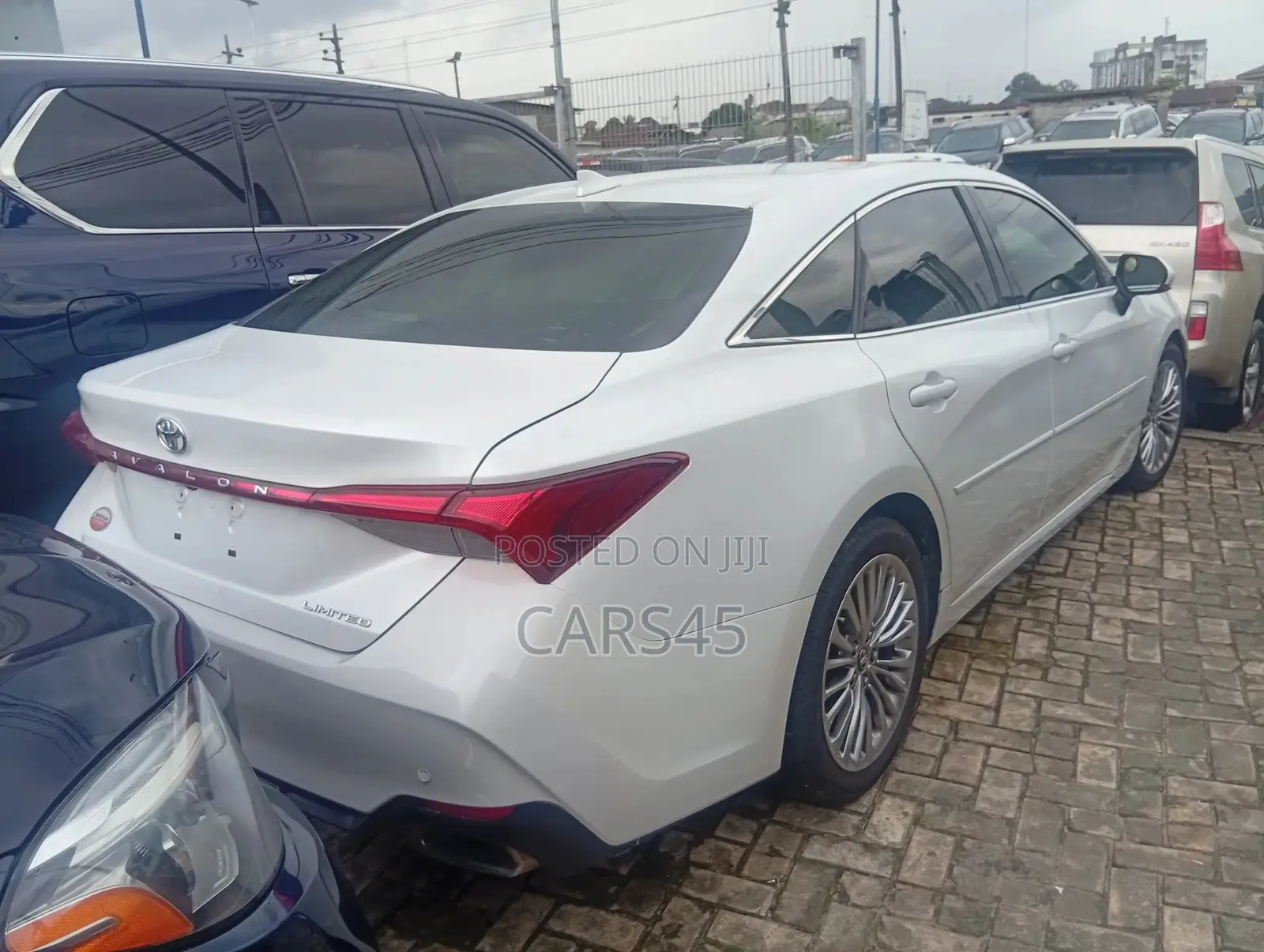 Toyota Avalon 2019 White