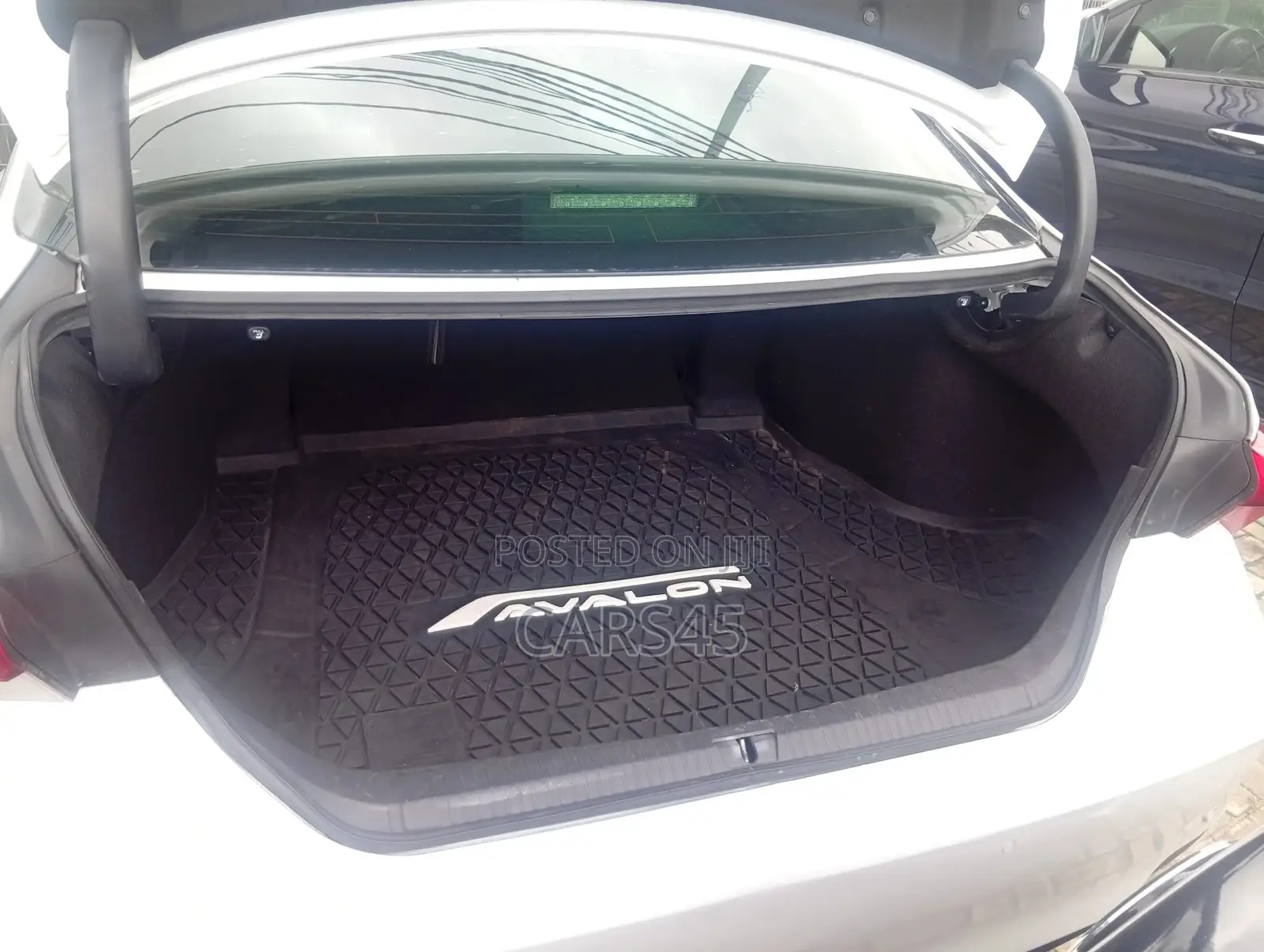 Toyota Avalon 2019 White