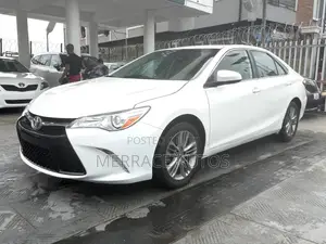 Toyota Camry SE 4dr Sedan (2.5L 4cyl 6A) 2017 White