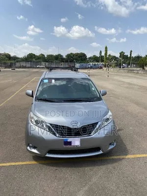 Toyota Sienna 2012 Silver