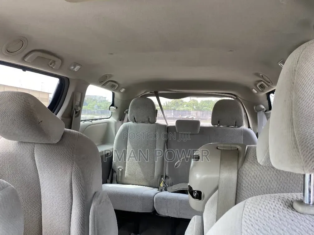 Toyota Sienna 2012 Silver