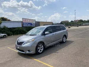 Toyota Sienna 2012 Silver
