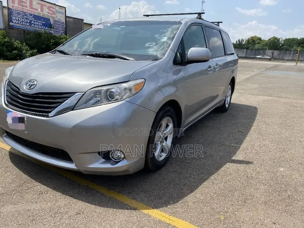 Toyota Sienna 2012 Silver
