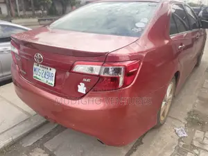 Toyota Camry SE 4dr Sedan (2.5L 4cyl 6A) 2013 Red