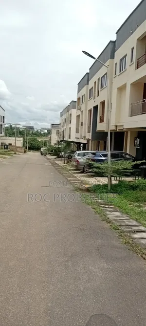 3bdrm Block of Flats in Paradise, Life Camp for rent