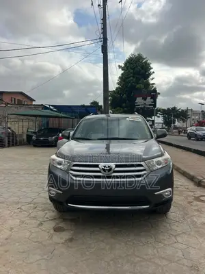 Toyota Highlander SE 3.5L 4WD 2013 Gray