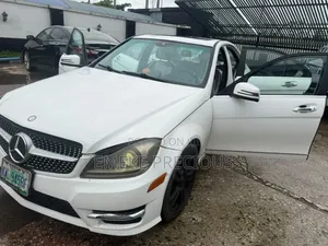 Mercedes-Benz C300 Sport Sedan AWD (3.0L 6cyl 7A) 2009 White