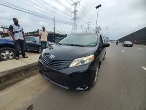 Toyota Sienna LE 8-Passenger 4dr Minivan (3.5L 6cyl 6A) 2014 Black