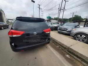 Toyota Sienna LE 8-Passenger 4dr Minivan (3.5L 6cyl 6A) 2014 Black