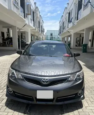 Toyota Camry SE 4dr Sedan w/Prod. End 11/13 (3.5L 6cyl 6A) 2014 Black