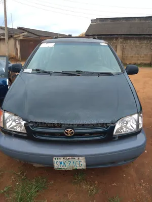 Toyota Sienna 2000 Blue