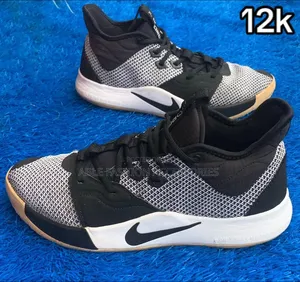 Akube/Thrift Nike Basketball Ankle Sneaker
