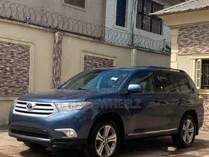 Toyota Highlander SE 3.5L 4WD 2013 Blue