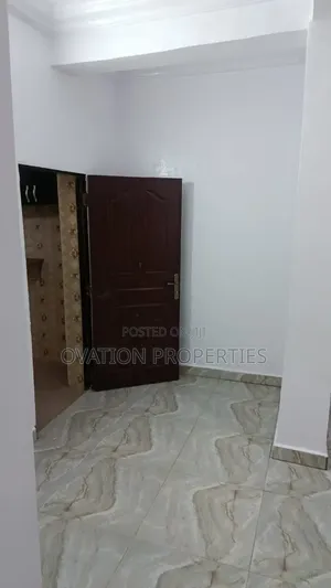 1bdrm Block of Flats in Off Bode Thomas for rent