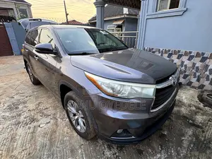 Toyota Highlander LE 4dr SUV AWD (3.5L 6cyl 6A) 2015 Brown