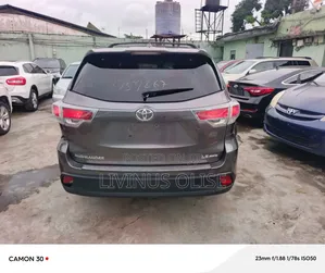Toyota Highlander LE V6 4x4 (3.5L 6cyl 6A) 2016 Gray