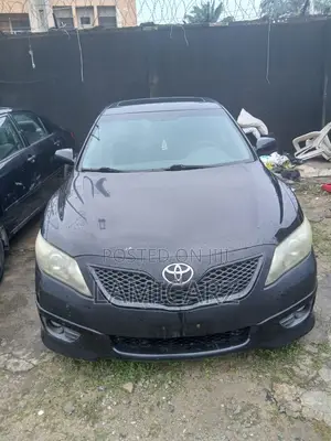 Toyota Camry SE 4dr Sedan (2.5L 4cyl 6AM) 2010 Gray
