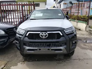 New Toyota Hilux SR5+ 2026 Black