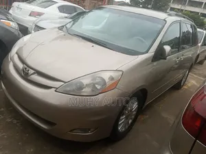 Toyota Sienna XLE 2008 Gold