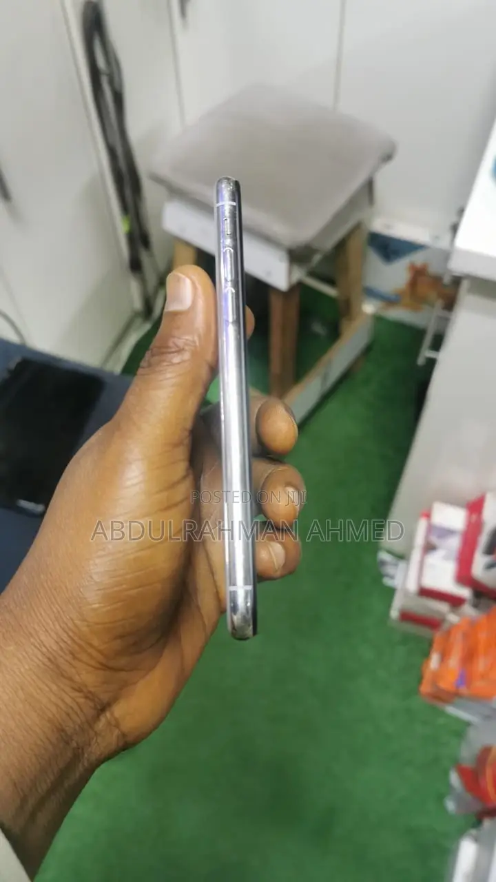 Apple iPhone X 64 GB White