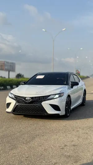 Toyota Camry XSE V6 FWD (3.5L 6cyl 8AM) 2018 White