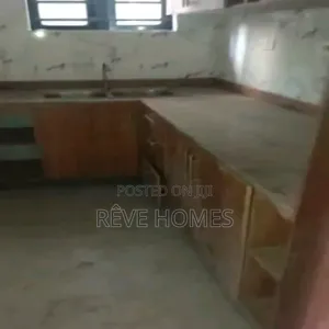 Mini Flat in Adekunle for rent