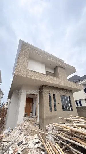 5bdrm Penthouse in Carlton Gate Estate, Ibadan for sale