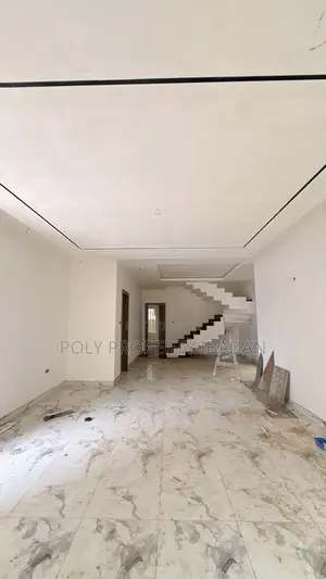 5bdrm Penthouse in Carlton Gate Estate, Ibadan for sale