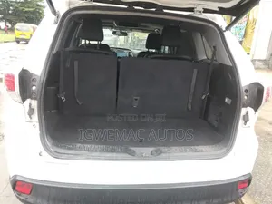 Toyota Highlander XLE 4dr SUV (3.5L 6cyl 6A) 2014 White