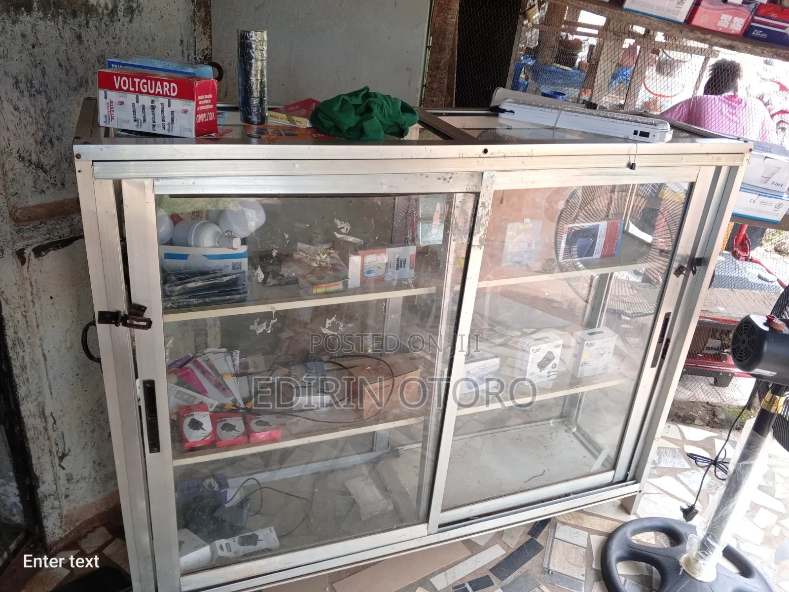 Show Glass