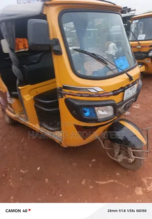 TVS King Deluxe Plus iTouch Start 2025 Yellow