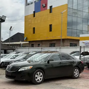 Toyota Camry LE 4dr Sedan (2.5L 4cyl 6AM) 2010 Green