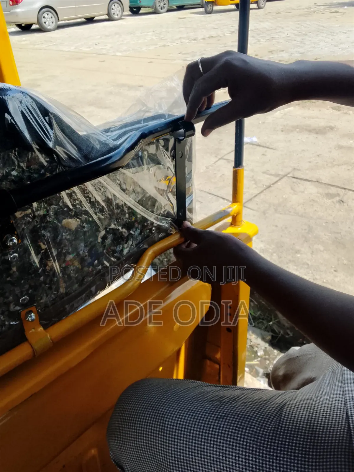 TVS HLX Plus ES 2025 Yellow